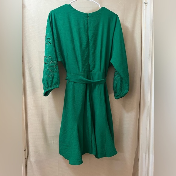 DKNY Green Long Sleeve Dress Size 4 Tie Waist Wrap Top Floral Detail Mini - Picture 8 of 9